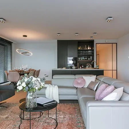 Luxurious 3 Bedroom At The Sea *